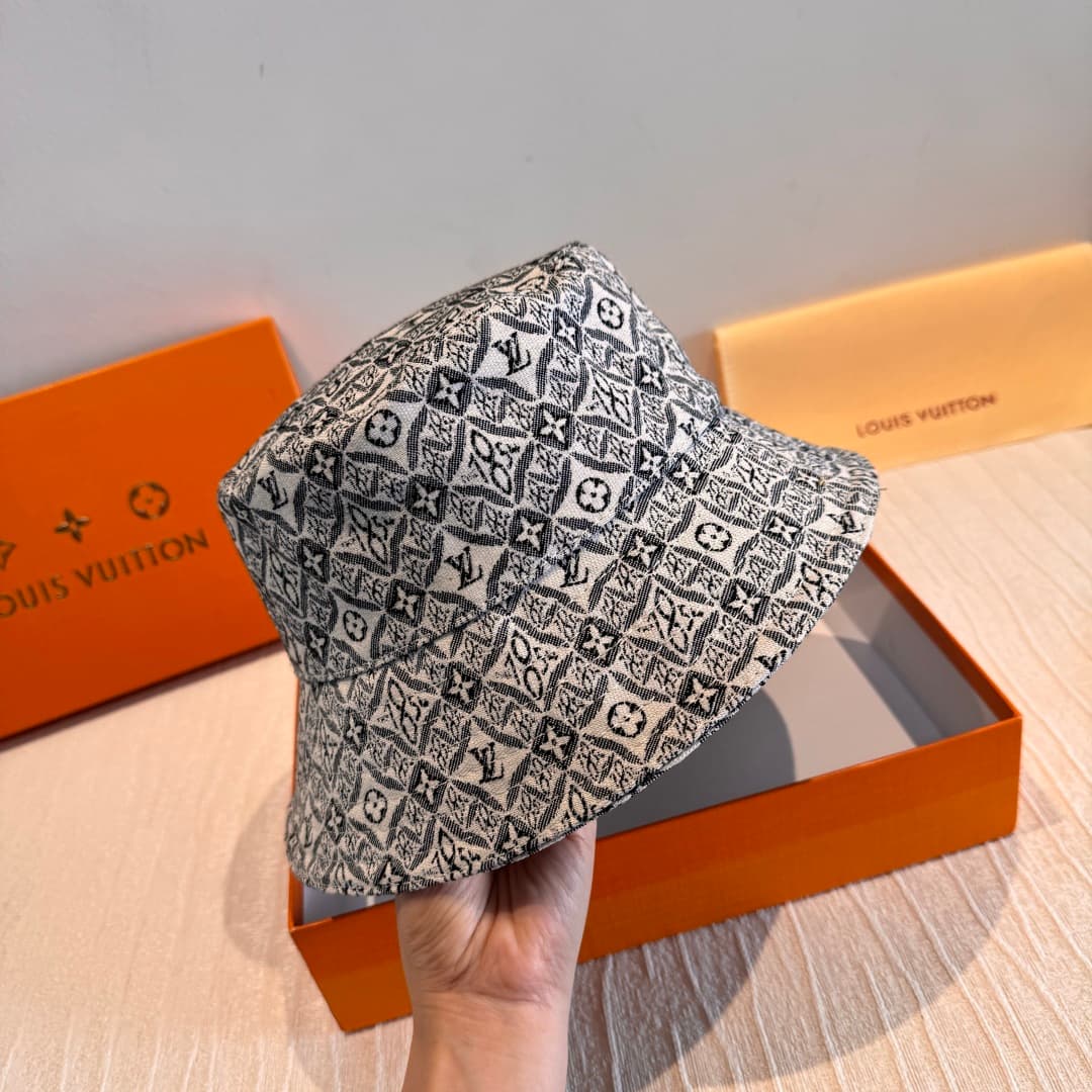 C29814 It comes with a packaging bag. It’s a classic Lv-style fisherman hat; the top version. Customized by 1:1. Made from original denim print fabric and pure cotton lining, making it lightweight and breathable! The quality is excellent. The head circumf — image 4
