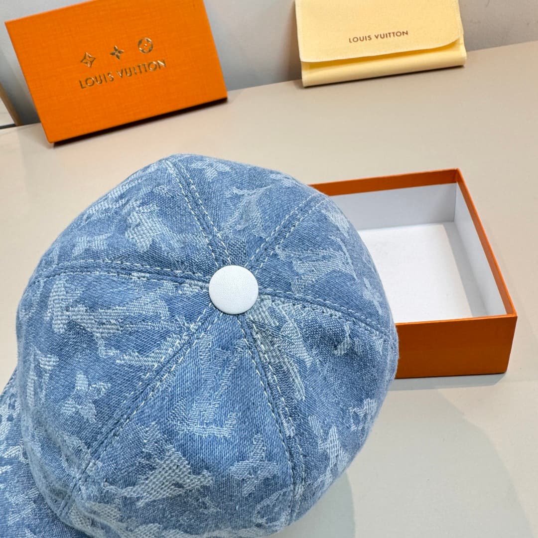 C29813 Bag-shaped cloth bag, new LV Louis Vuitton baseball cap with original design. LV denim weave texture. Custom-made by 1:1. Original canvas material + top-grade cowhide, lightweight and breathable! Excellent quality. Basic head circumference: 56. Hea — image 5
