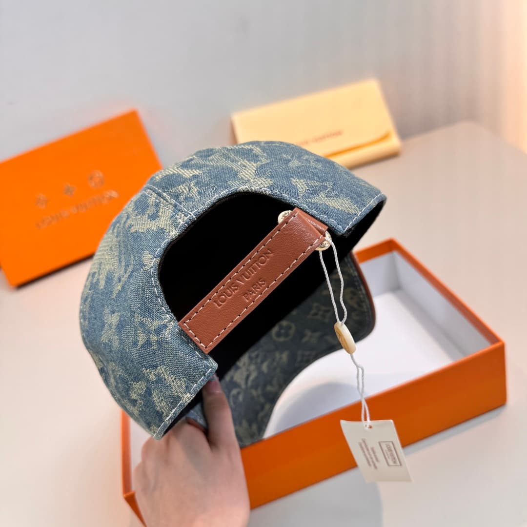 C29812 Bag with a box, new LV Louis Vuitton baseball cap, LV denim weave fabric. Custom-made by 1:1. Original canvas material + top-grade cowhide, lightweight and breathable! The quality is excellent. Basic head circumference: 56, adjustable clip. — image 8