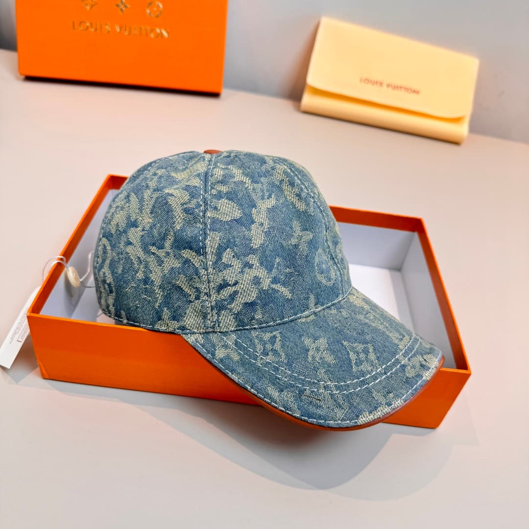 C29812 Bag with a box, new LV Louis Vuitton baseball cap, LV denim weave fabric. Custom-made by 1:1. Original canvas material + top-grade cowhide, lightweight and breathable! The quality is excellent. Basic head circumference: 56, adjustable clip. — image 3