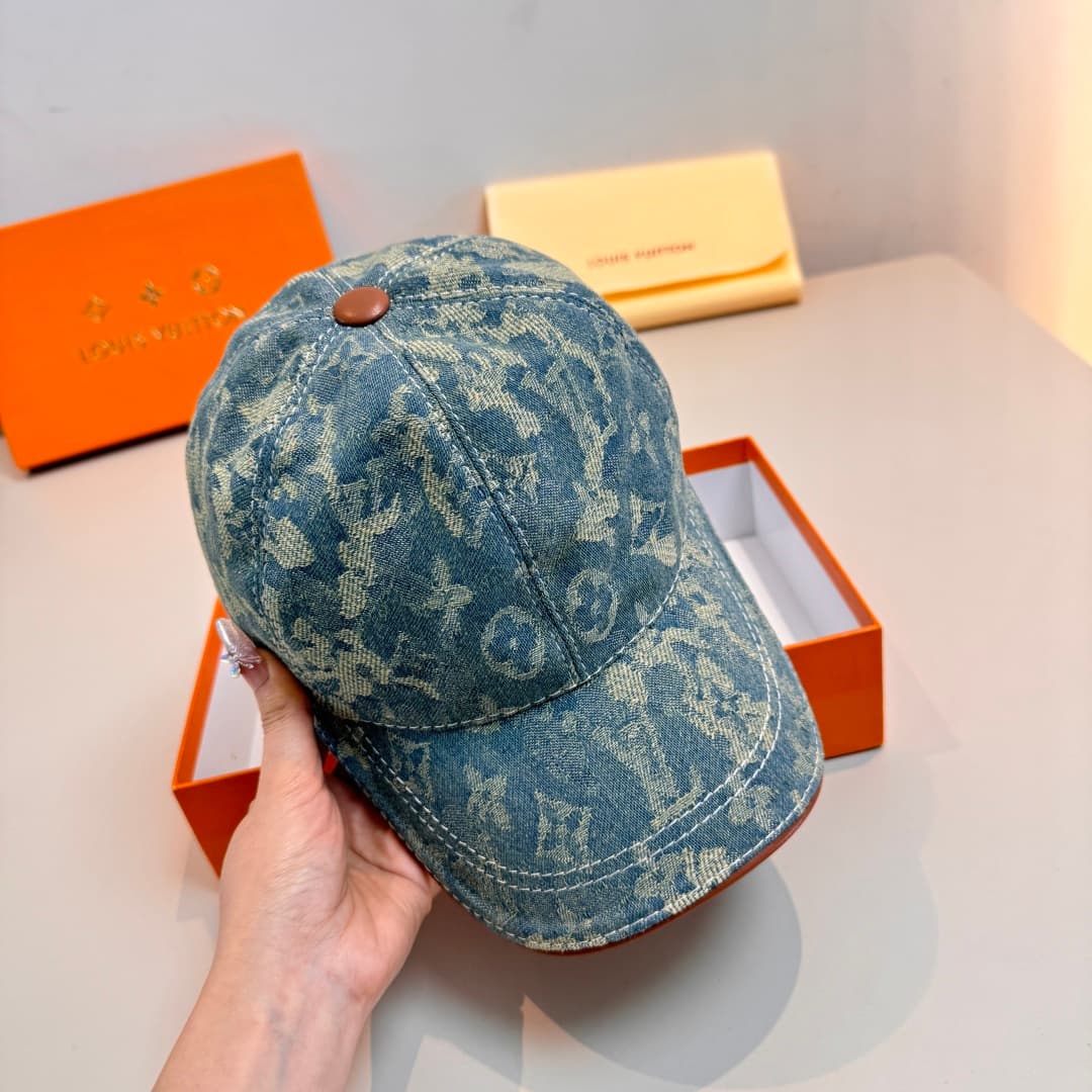 C29812 Bag with a box, new LV Louis Vuitton baseball cap, LV denim weave fabric. Custom-made by 1:1. Original canvas material + top-grade cowhide, lightweight and breathable! The quality is excellent. Basic head circumference: 56, adjustable clip. — image 4