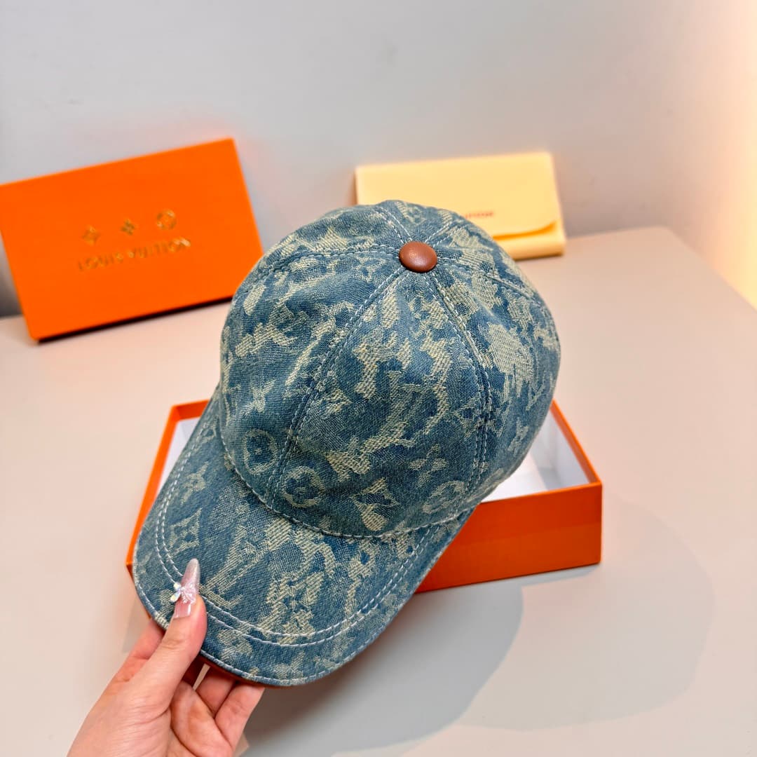 C29812 Bag with a box, new LV Louis Vuitton baseball cap, LV denim weave fabric. Custom-made by 1:1. Original canvas material + top-grade cowhide, lightweight and breathable! The quality is excellent. Basic head circumference: 56, adjustable clip. — image 5
