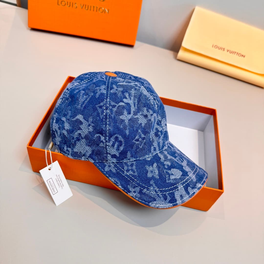 C29811 Bag with a box, new LV Louis Vuitton baseball cap with original design, LV denim print fabric. Custom-made by 1:1. Original canvas material + top-grade cowhide, lightweight and breathable! Excellent quality. Basic head circumference: 56, adjustable — image 3