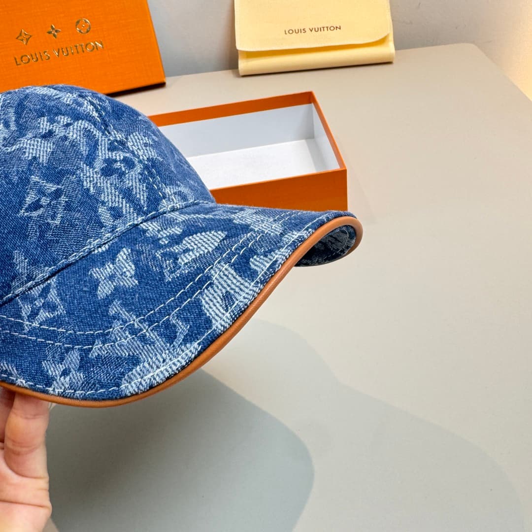 C29811 Bag with a box, new LV Louis Vuitton baseball cap with original design, LV denim print fabric. Custom-made by 1:1. Original canvas material + top-grade cowhide, lightweight and breathable! Excellent quality. Basic head circumference: 56, adjustable — image 6