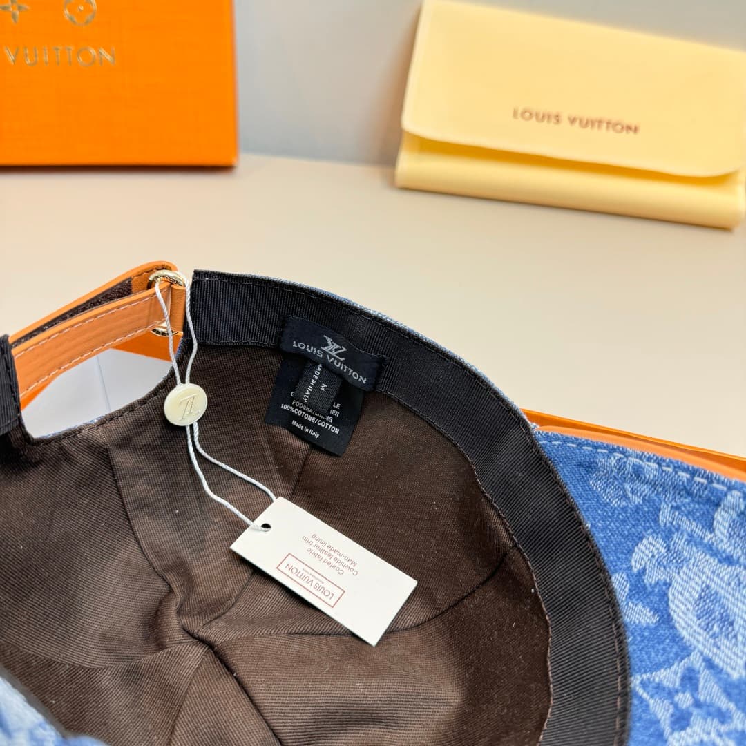 C29811 Bag with a box, new LV Louis Vuitton baseball cap with original design, LV denim print fabric. Custom-made by 1:1. Original canvas material + top-grade cowhide, lightweight and breathable! Excellent quality. Basic head circumference: 56, adjustable — image 7
