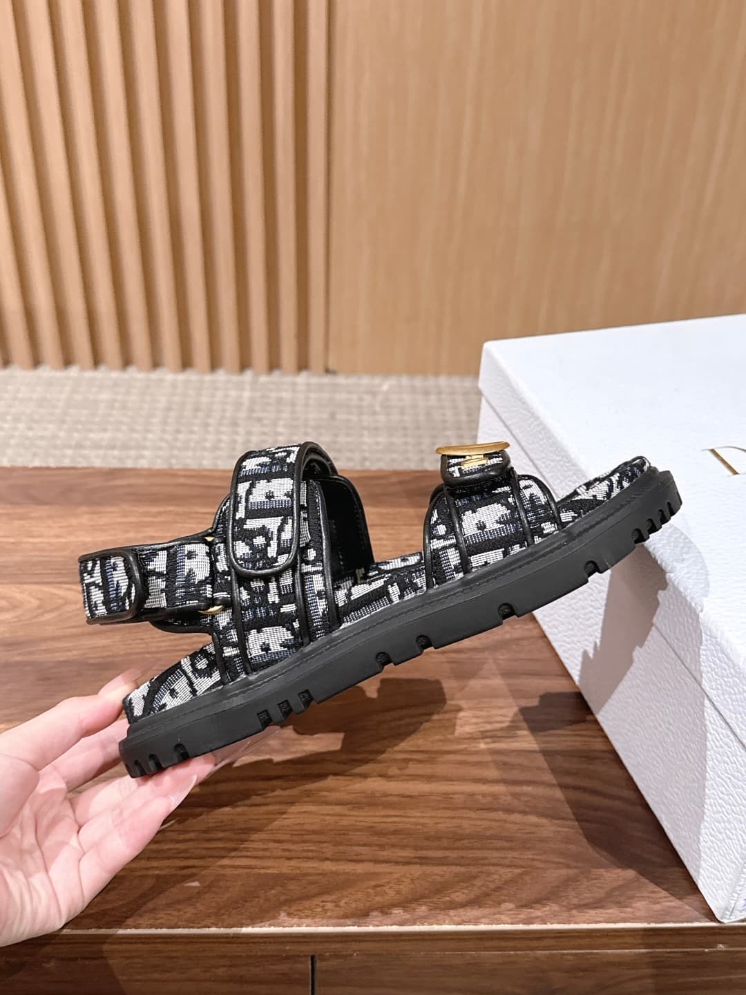 D5942 Top-tier version: Christian Dior summer slippers with patches – cool sandals — image 5