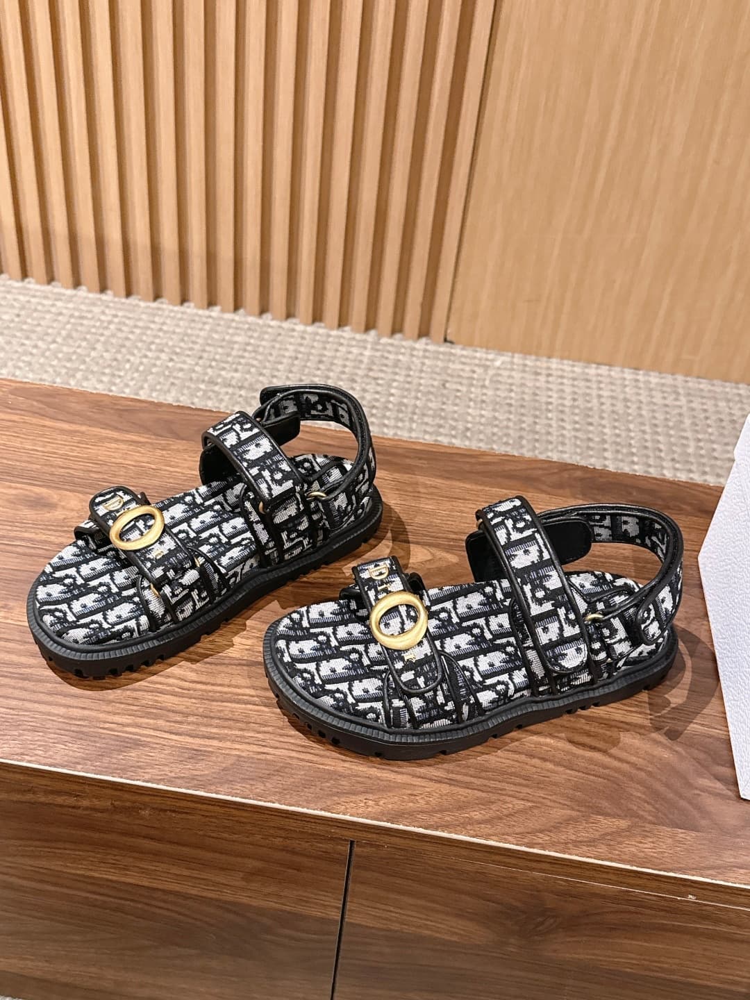 D5942 Top-tier version: Christian Dior summer slippers with patches – cool sandals — image 2