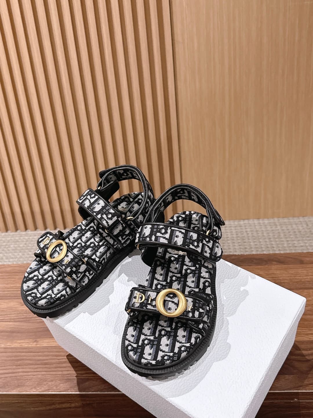 D5942 Top-tier version: Christian Dior summer slippers with patches – cool sandals — image 4