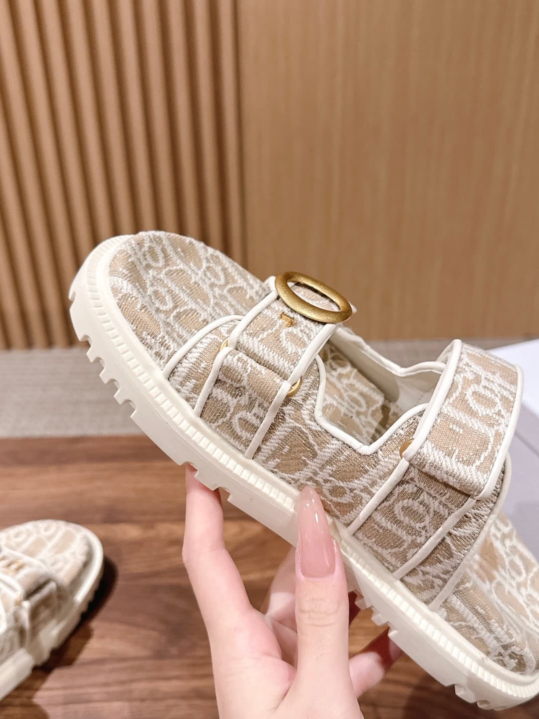 D5940 Top-tier version: Christian Dior summer slippers with patches – cool sandals — image 6
