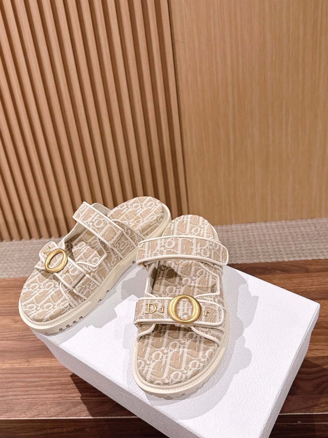 D5940 Top-tier version: Christian Dior summer slippers with patches – cool sandals — image 4