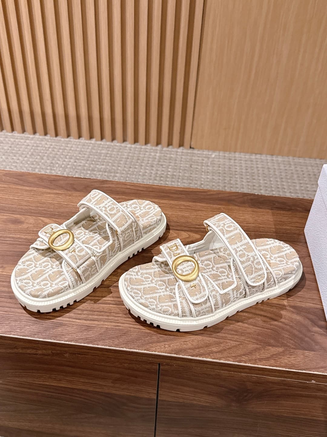 D5940 Top-tier version: Christian Dior summer slippers with patches – cool sandals — image 2