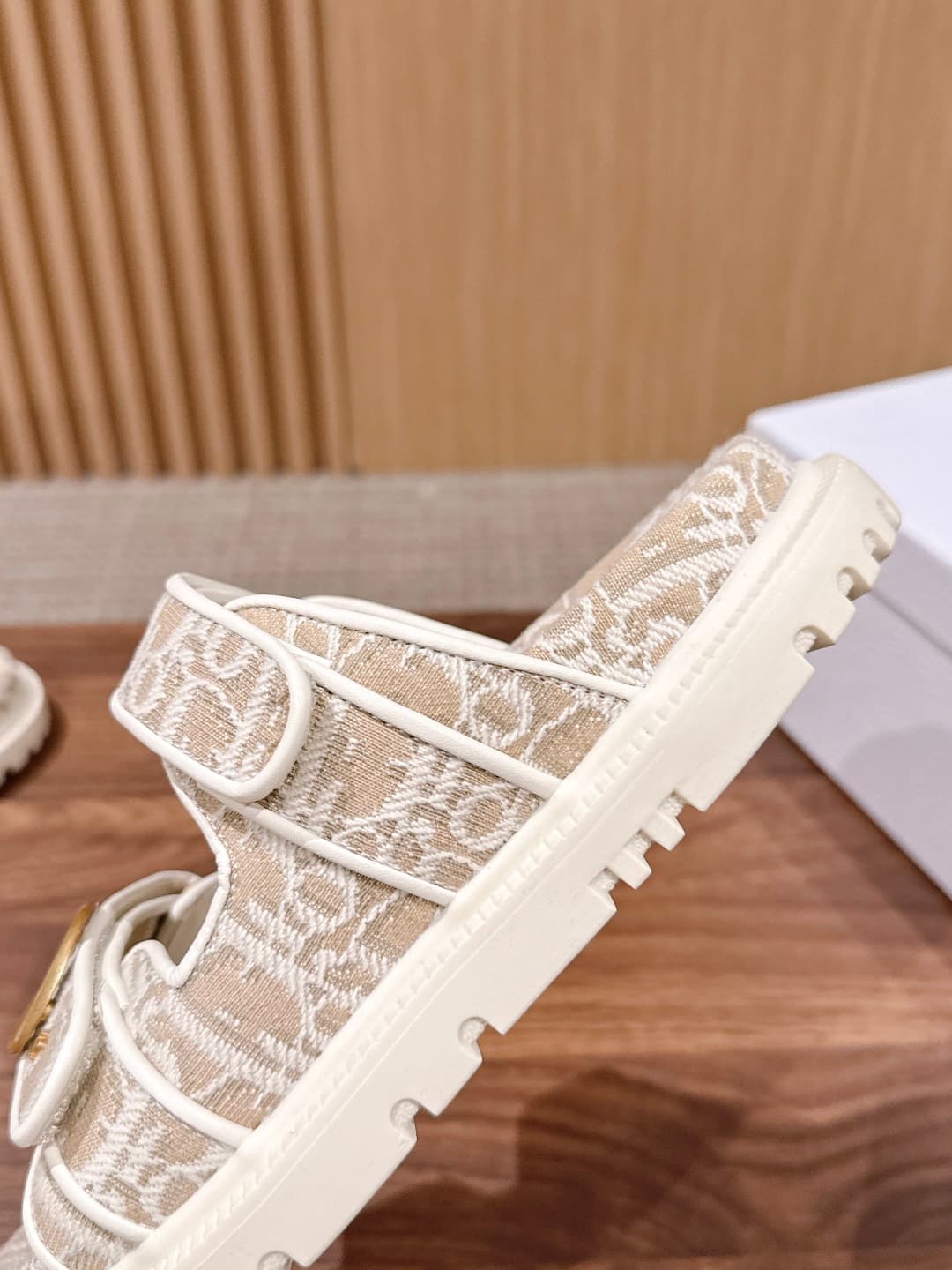 D5940 Top-tier version: Christian Dior summer slippers with patches – cool sandals — image 8