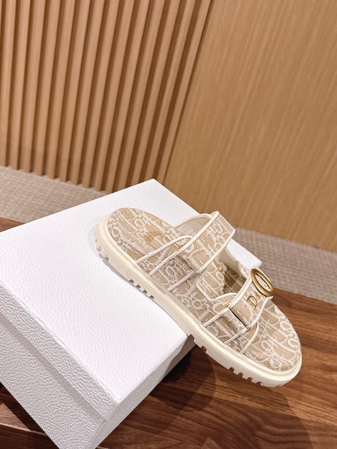 D5940 Top-tier version: Christian Dior summer slippers with patches – cool sandals — image 3