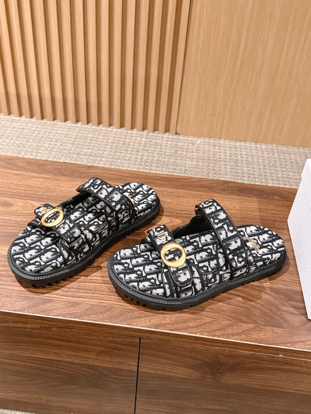 D5939 Top-tier version: Christian Dior summer slippers with patches – cool sandals — image 2
