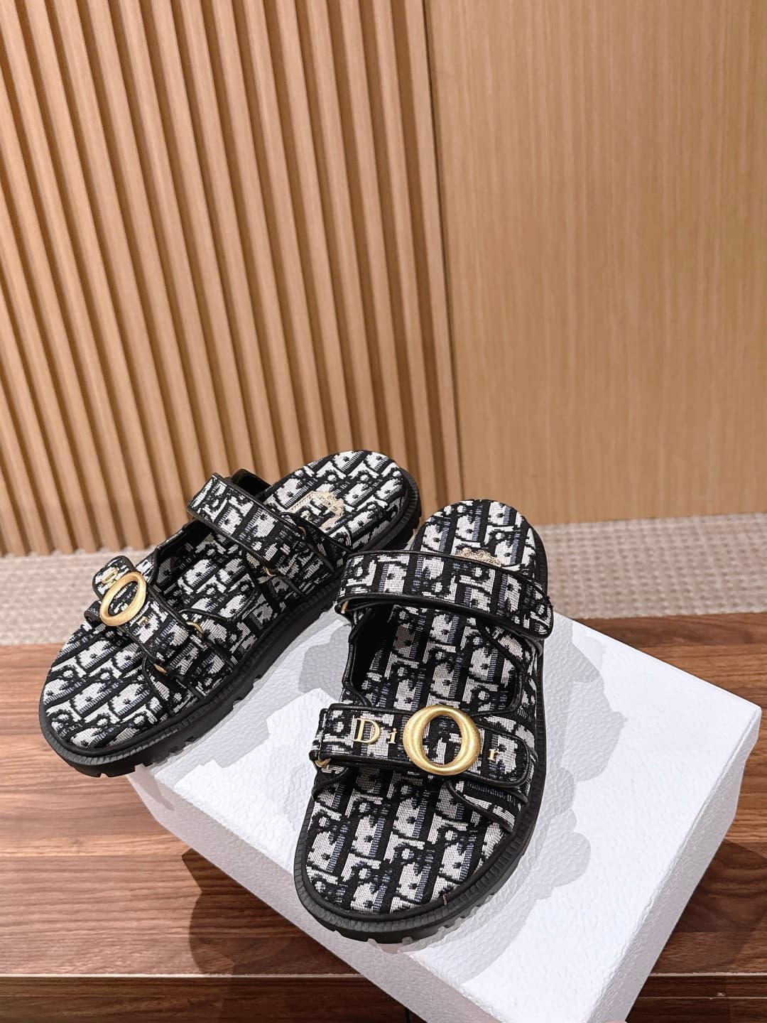 D5939 Top-tier version: Christian Dior summer slippers with patches – cool sandals — image 4