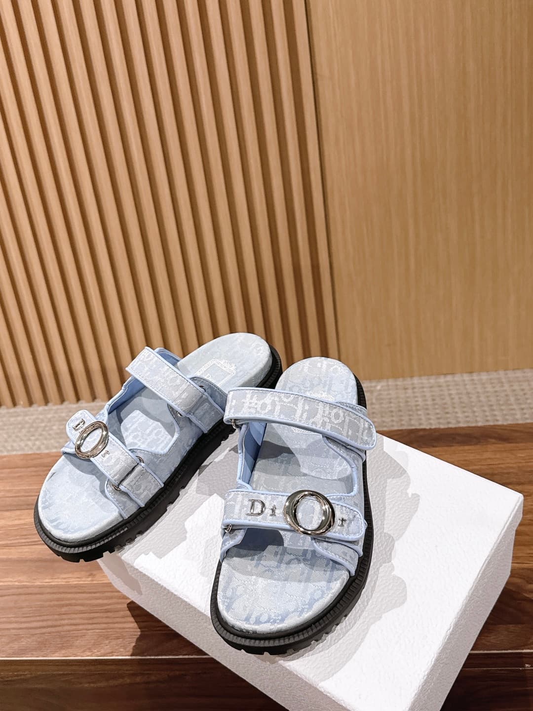 D5937 Top-tier version: Christian Dior summer slippers with patches – cool sandals — image 4