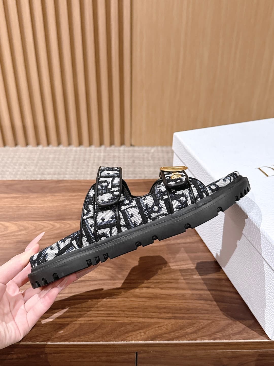 D5939 Top-tier version: Christian Dior summer slippers with patches – cool sandals — image 5