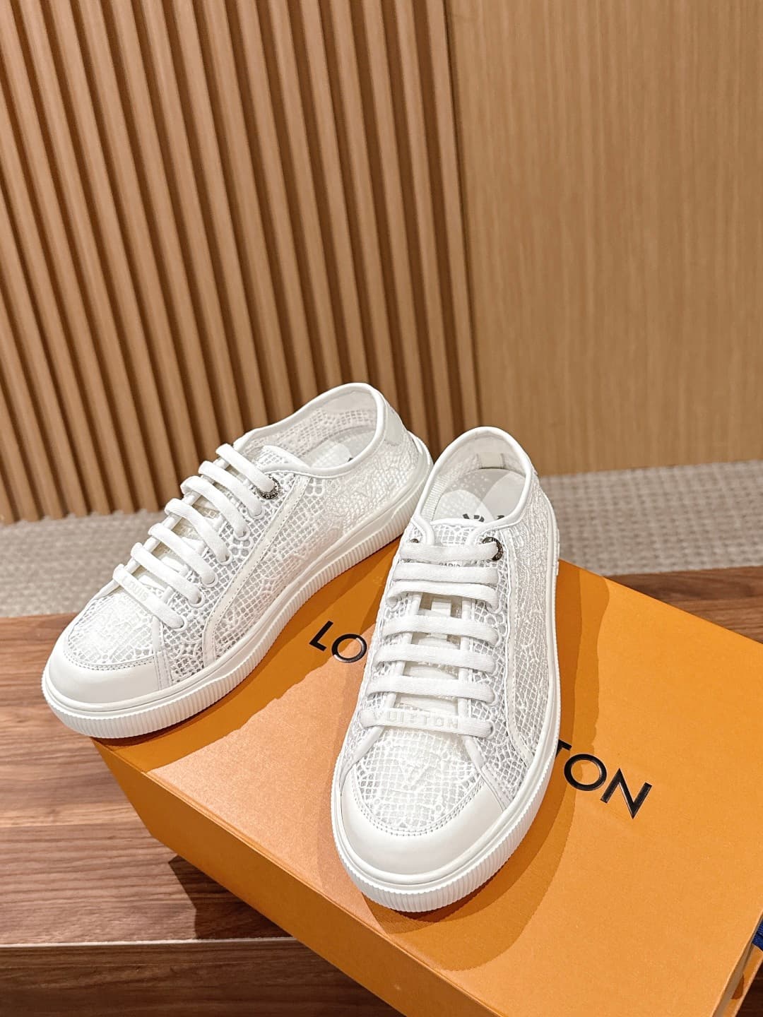 D9282 New LOUIS VUITTON lace-trimmed casual sports skate shoes at the custom purchasing level — image 4