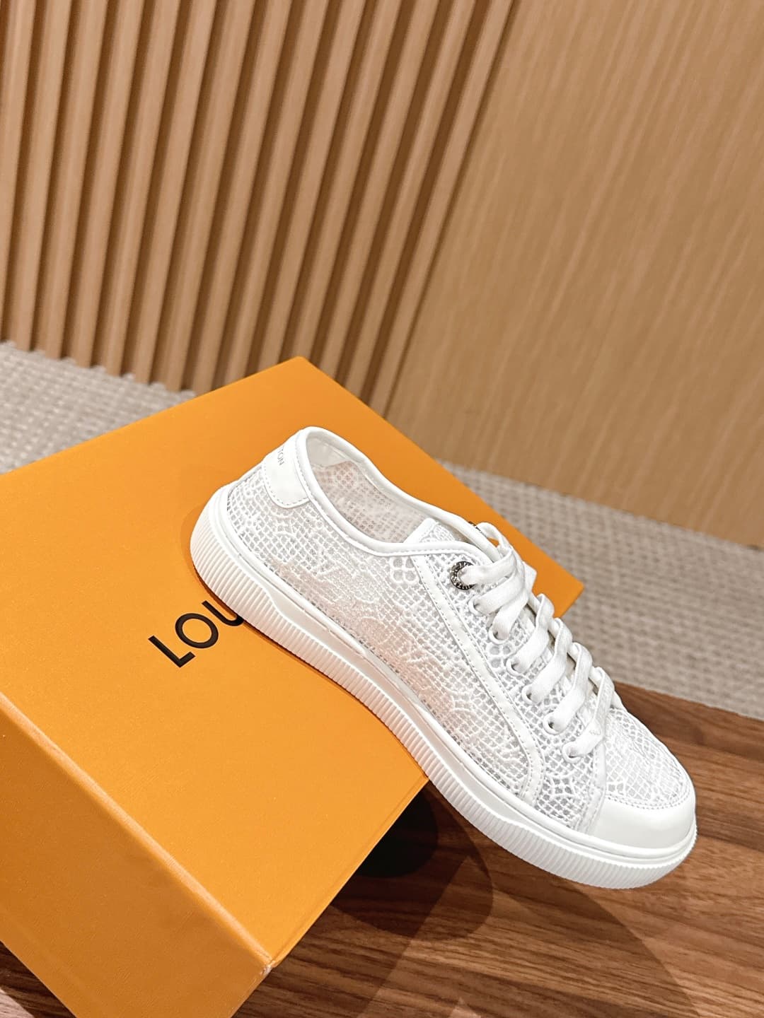 D9282 New LOUIS VUITTON lace-trimmed casual sports skate shoes at the custom purchasing level — image 3