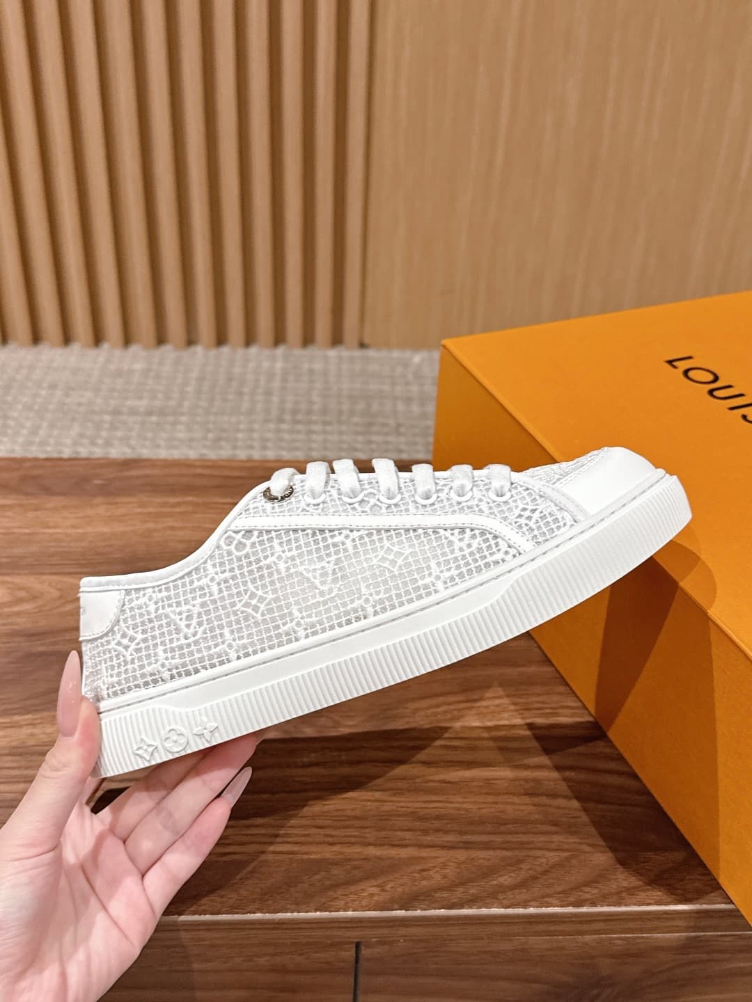 D9282 New LOUIS VUITTON lace-trimmed casual sports skate shoes at the custom purchasing level — image 5