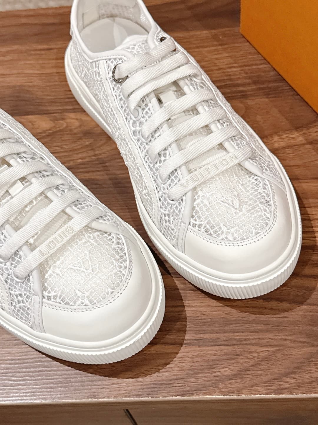 D9282 New LOUIS VUITTON lace-trimmed casual sports skate shoes at the custom purchasing level — image 6
