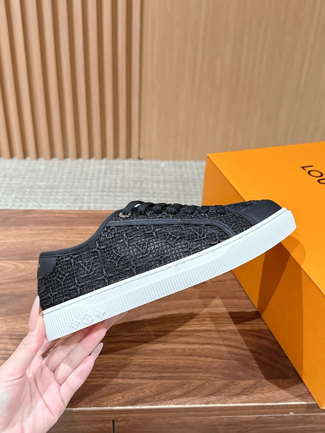 D9280 New LOUIS VUITTON lace-trimmed casual sports skate shoes at the purchasing-level — image 5