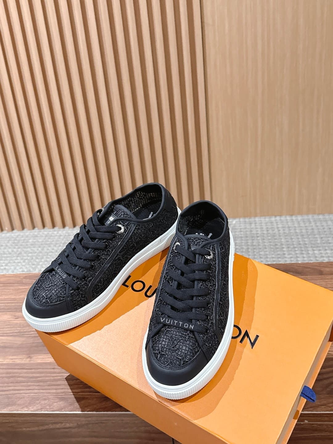 D9280 New LOUIS VUITTON lace-trimmed casual sports skate shoes at the purchasing-level — image 4