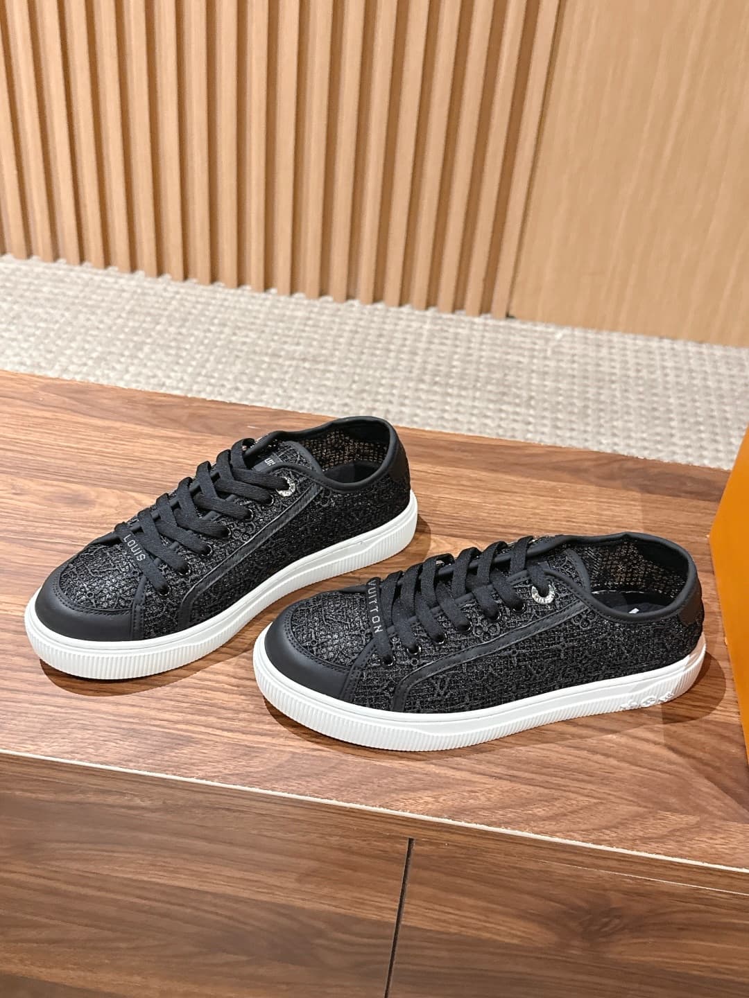 D9280 New LOUIS VUITTON lace-trimmed casual sports skate shoes at the purchasing-level — image 2