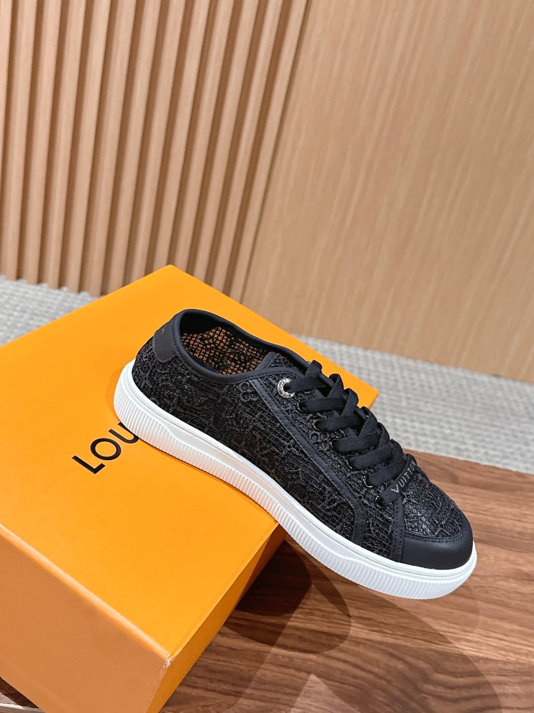 D9280 New LOUIS VUITTON lace-trimmed casual sports skate shoes at the purchasing-level — image 3