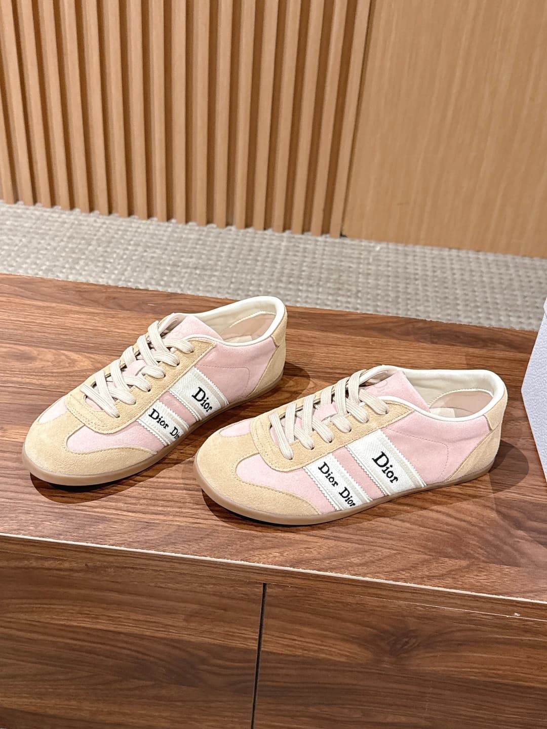 D5944 Top-tier version: Christian Dior spring collection of flat-toe shoes — image 2
