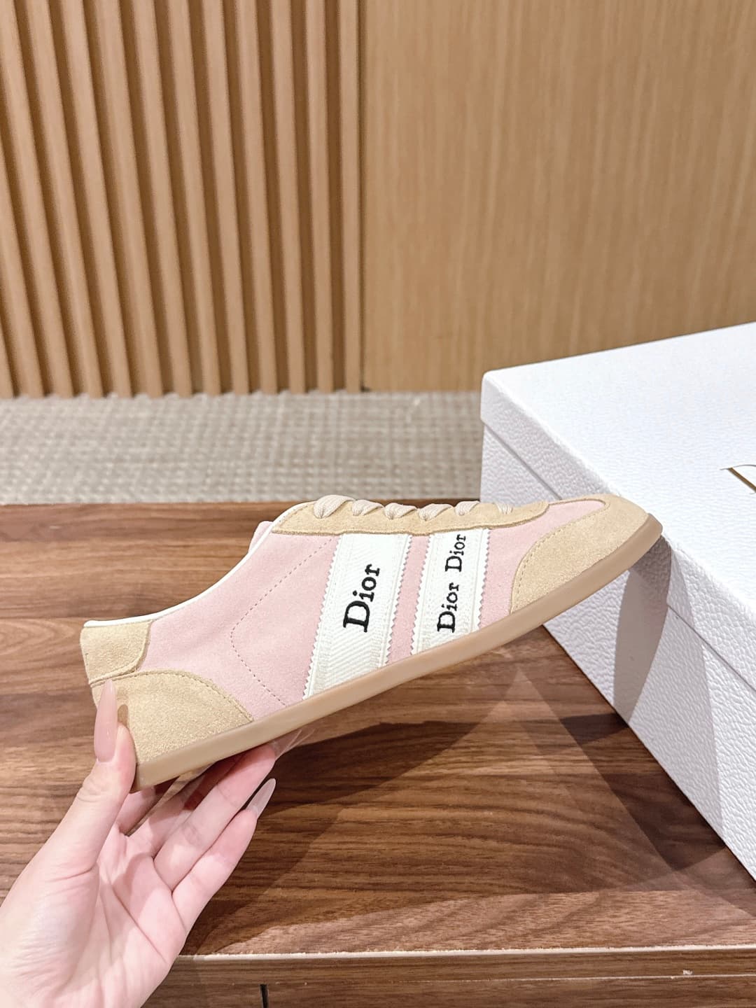 D5944 Top-tier version: Christian Dior spring collection of flat-toe shoes — image 5