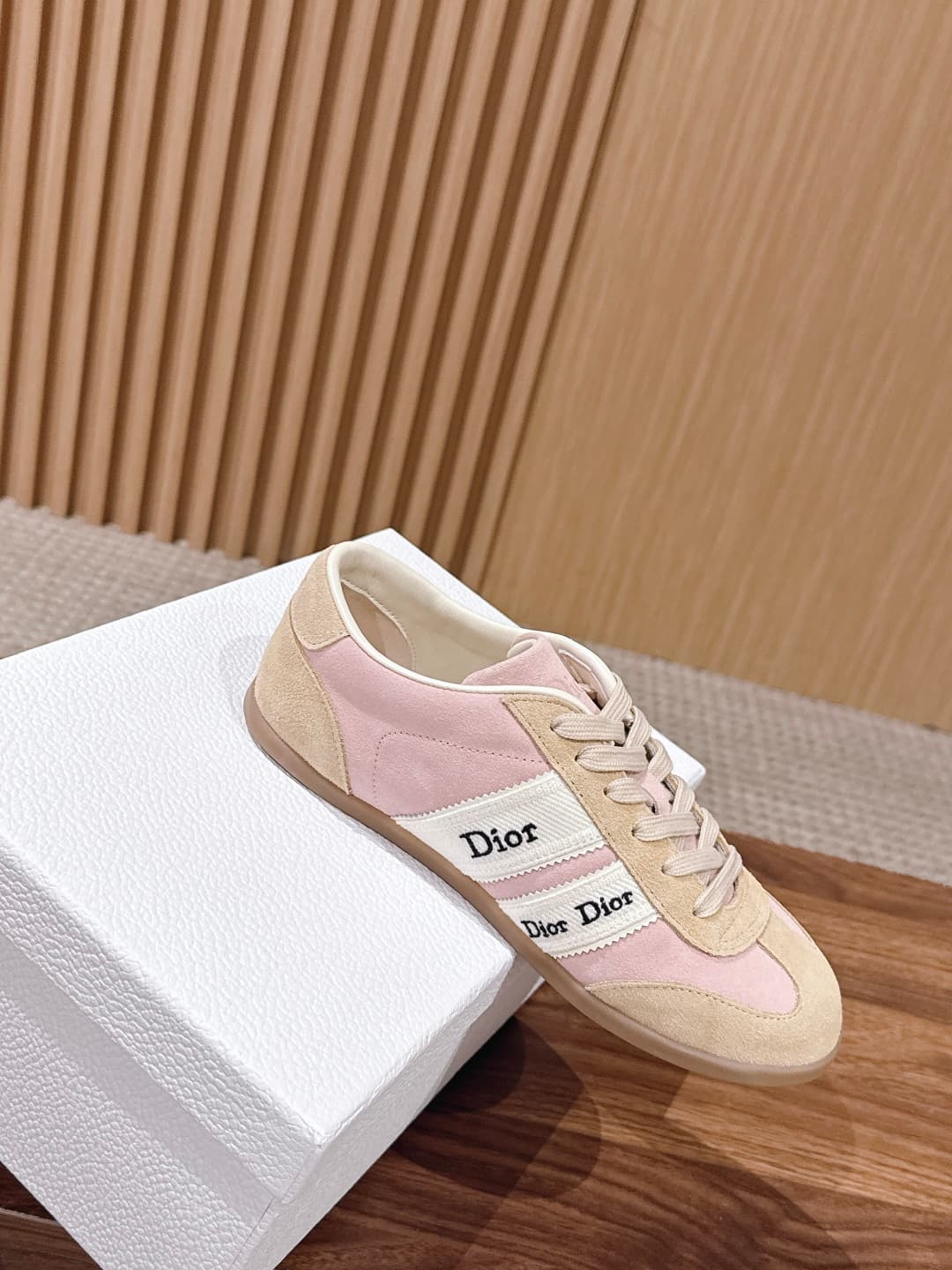 D5944 Top-tier version: Christian Dior spring collection of flat-toe shoes — image 3