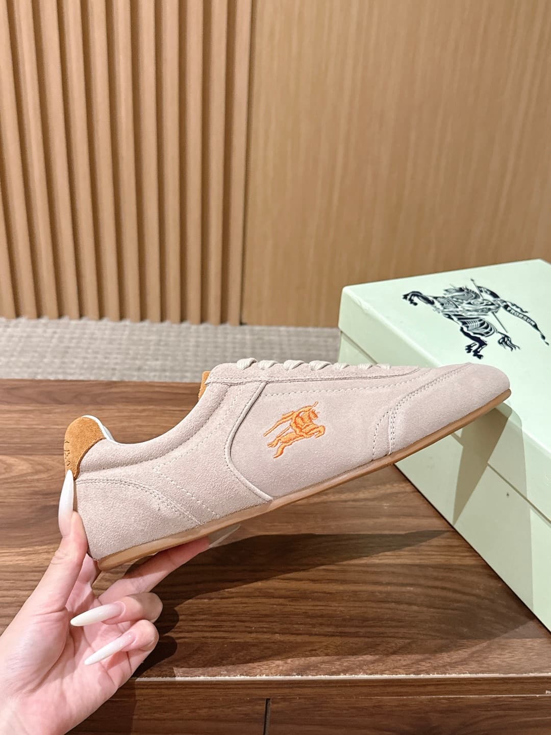 D3164 【Wangtan Product】Burberry’s popular vintage/retro men’s Derby shoes are now available! These are Burberry’s latest innovation. These shoes truly strike a perfect balance between “brand identity” and “daily practicality”. — image 5
