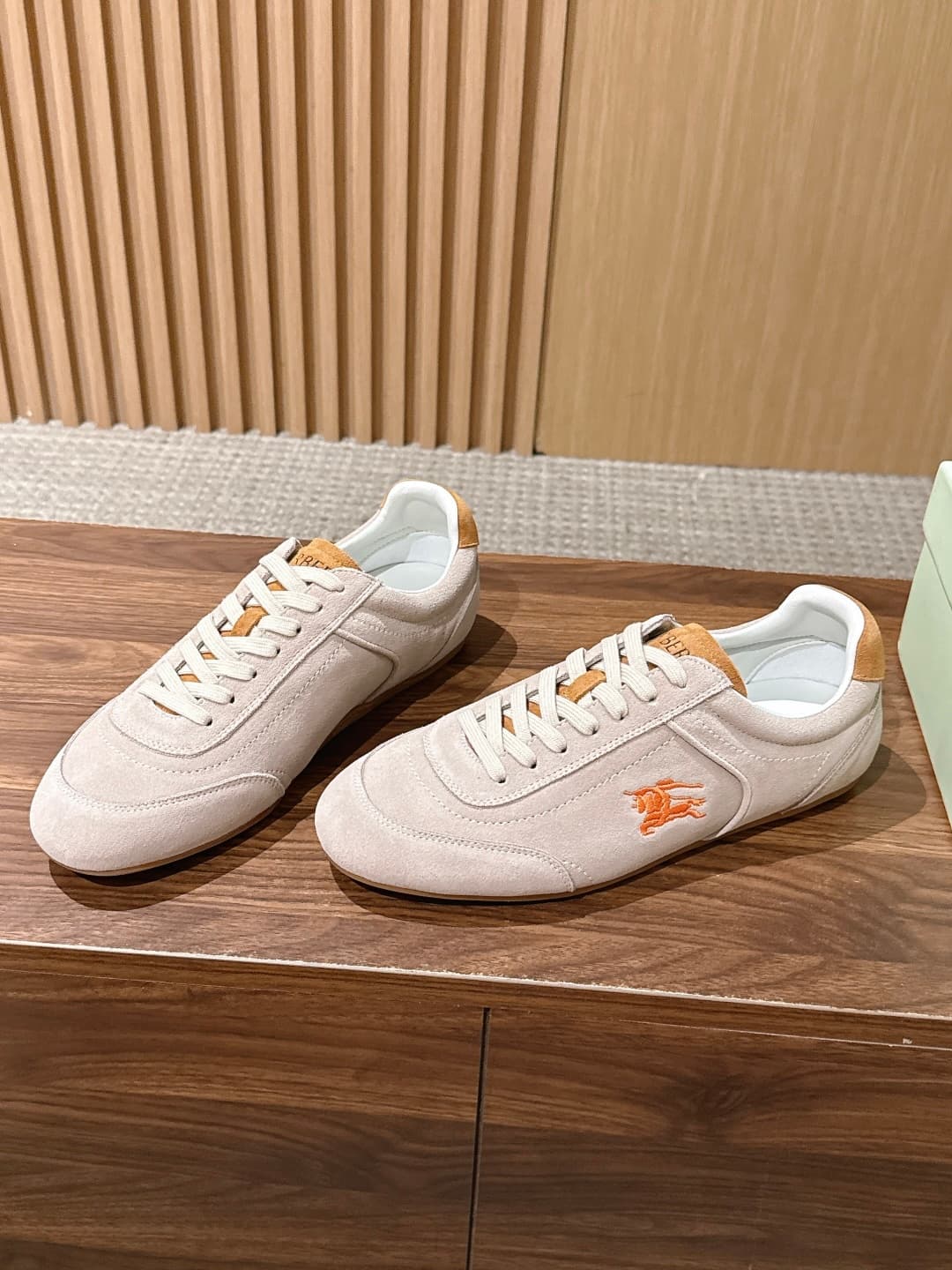 D3164 【Wangtan Product】Burberry’s popular vintage/retro men’s Derby shoes are now available! These are Burberry’s latest innovation. These shoes truly strike a perfect balance between “brand identity” and “daily practicality”. — image 2