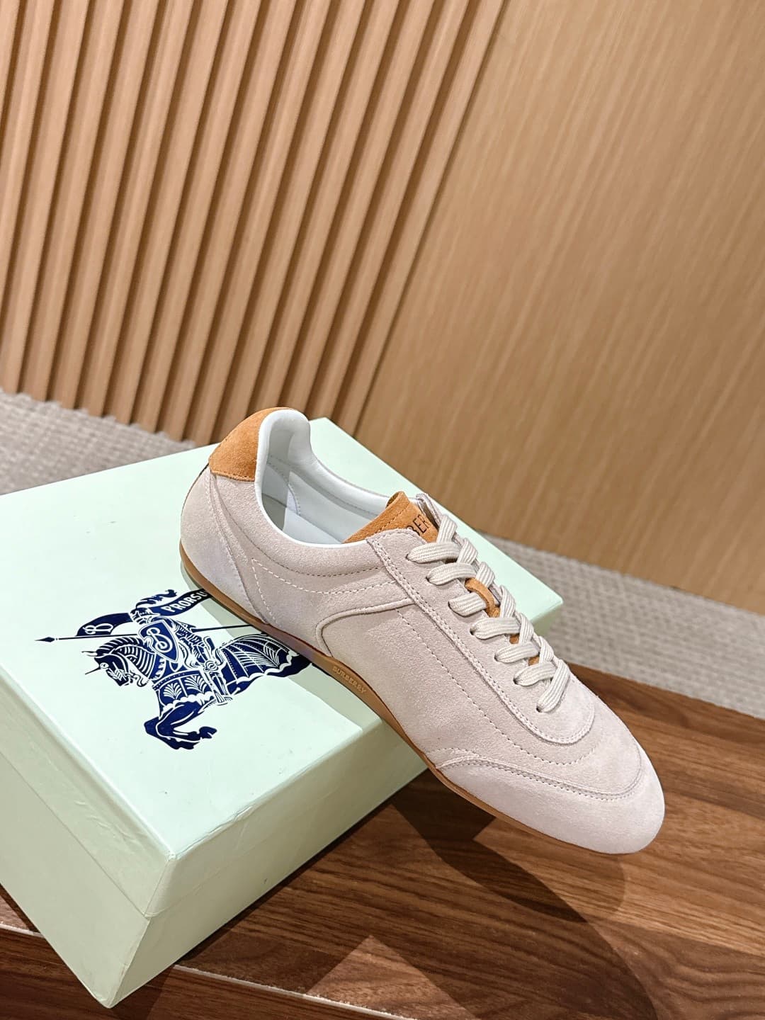 D3164 【Wangtan Product】Burberry’s popular vintage/retro men’s Derby shoes are now available! These are Burberry’s latest innovation. These shoes truly strike a perfect balance between “brand identity” and “daily practicality”. — image 3