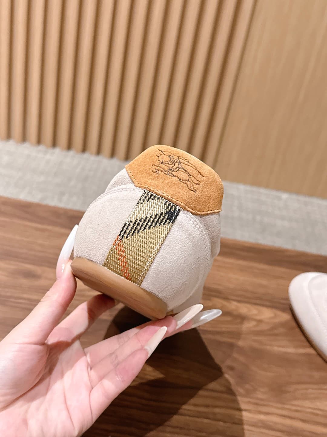D3164 【Wangtan Product】Burberry’s popular vintage/retro men’s Derby shoes are now available! These are Burberry’s latest innovation. These shoes truly strike a perfect balance between “brand identity” and “daily practicality”. — image 8