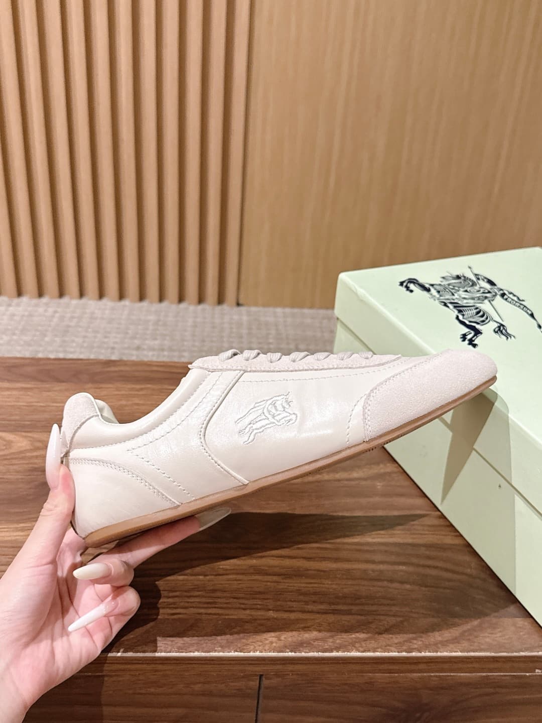 D3166 【Wangzhou Product】Burberry’s popular vintage/retro men’s Derby shoes are now available. These are Burberry’s signature products, and these shoes truly strike a perfect balance between “brand identity” and “daily practicality”. — image 5
