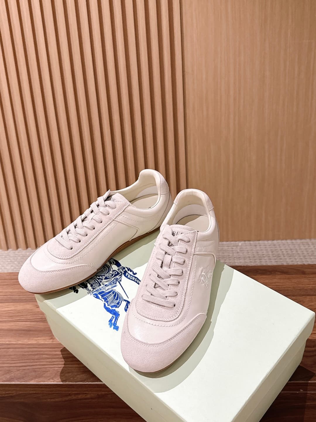 D3166 【Wangzhou Product】Burberry’s popular vintage/retro men’s Derby shoes are now available. These are Burberry’s signature products, and these shoes truly strike a perfect balance between “brand identity” and “daily practicality”. — image 4