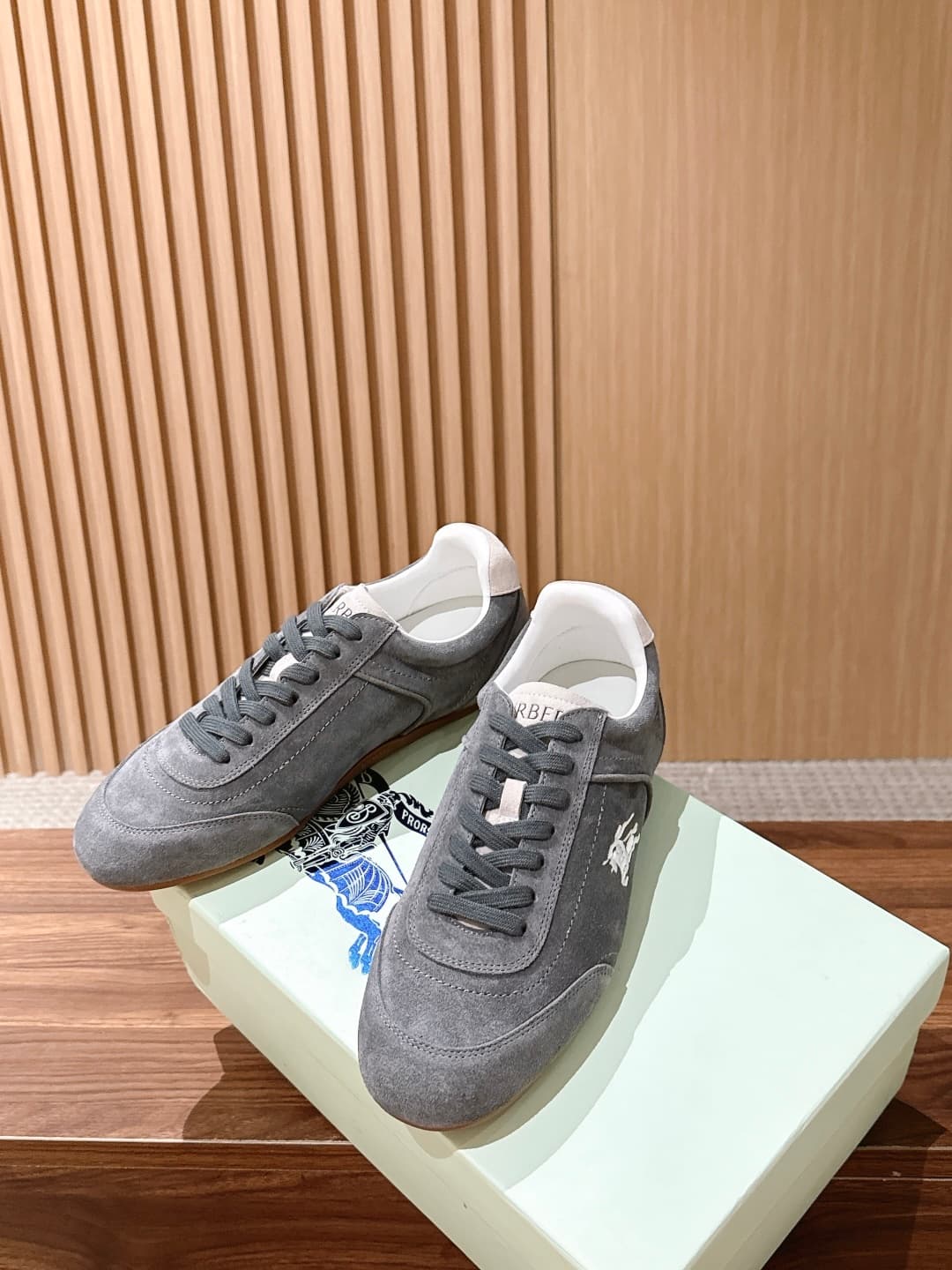 D3163 【Wangzhou Product】Burberry’s popular vintage/retro men’s Derby shoes are now available. These are Burberry’s signature products, and these shoes truly strike a perfect balance between “brand identity” and “daily practicality”. — image 4