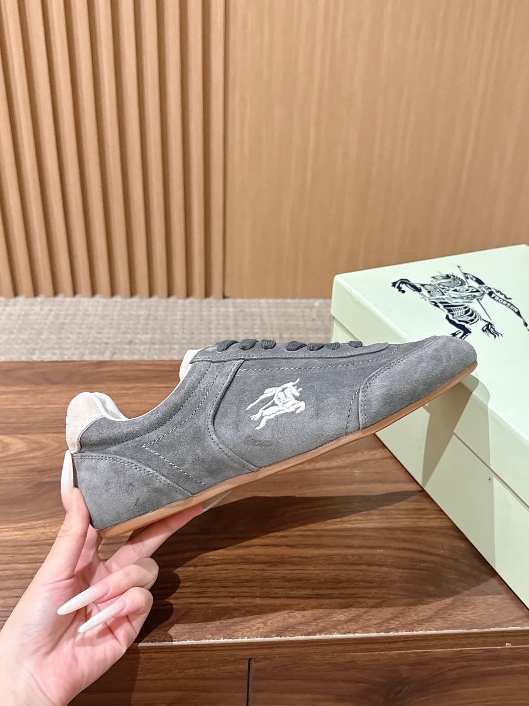 D3163 【Wangzhou Product】Burberry’s popular vintage/retro men’s Derby shoes are now available. These are Burberry’s signature products, and these shoes truly strike a perfect balance between “brand identity” and “daily practicality”. — image 5