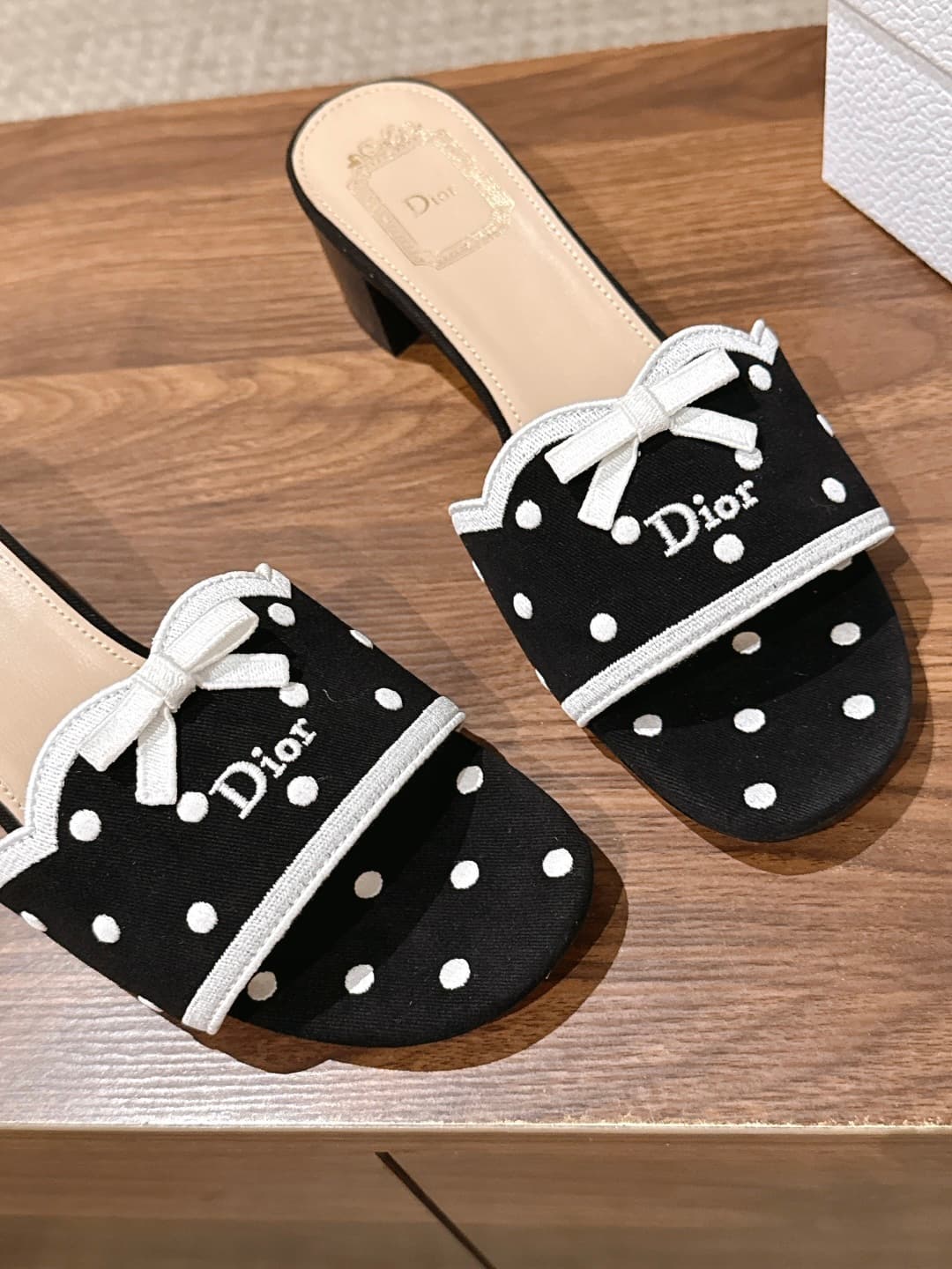 D5798 CHRISTIAN DIOR Early Autumn new design polka dot bowed sandals — image 6