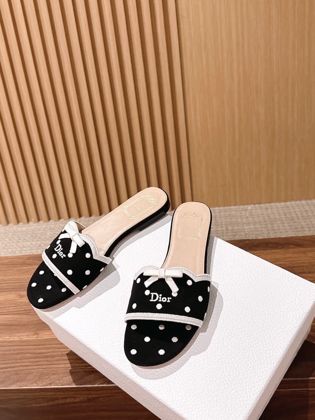 D5796 CHRISTIAN DIOR Early Autumn new design polka dot bowed sandals — image 4