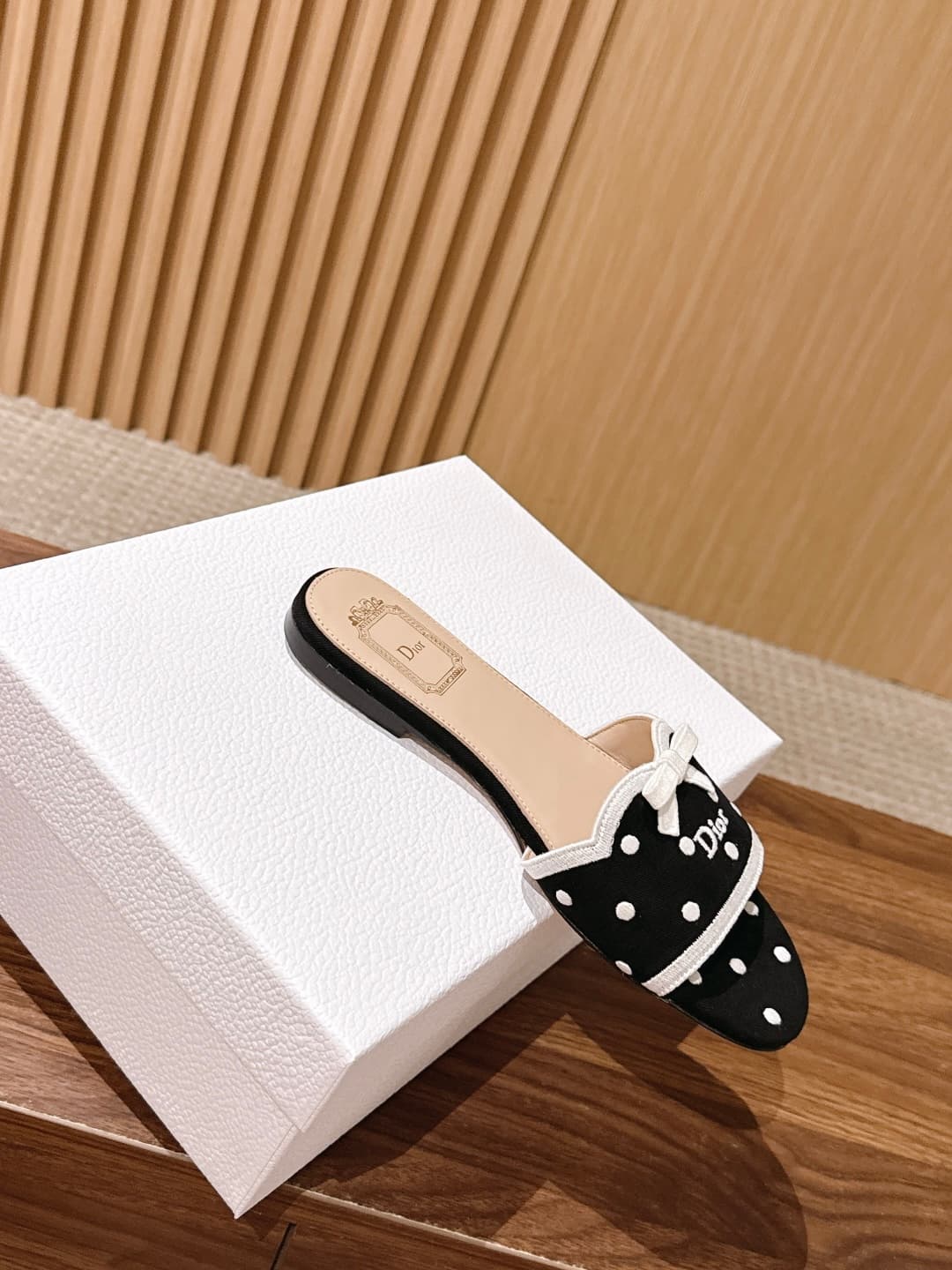 D5796 CHRISTIAN DIOR Early Autumn new design polka dot bowed sandals — image 3