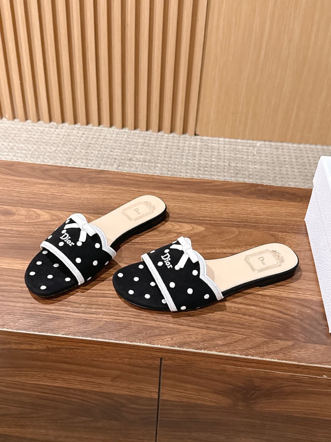 D5796 CHRISTIAN DIOR Early Autumn new design polka dot bowed sandals — image 2