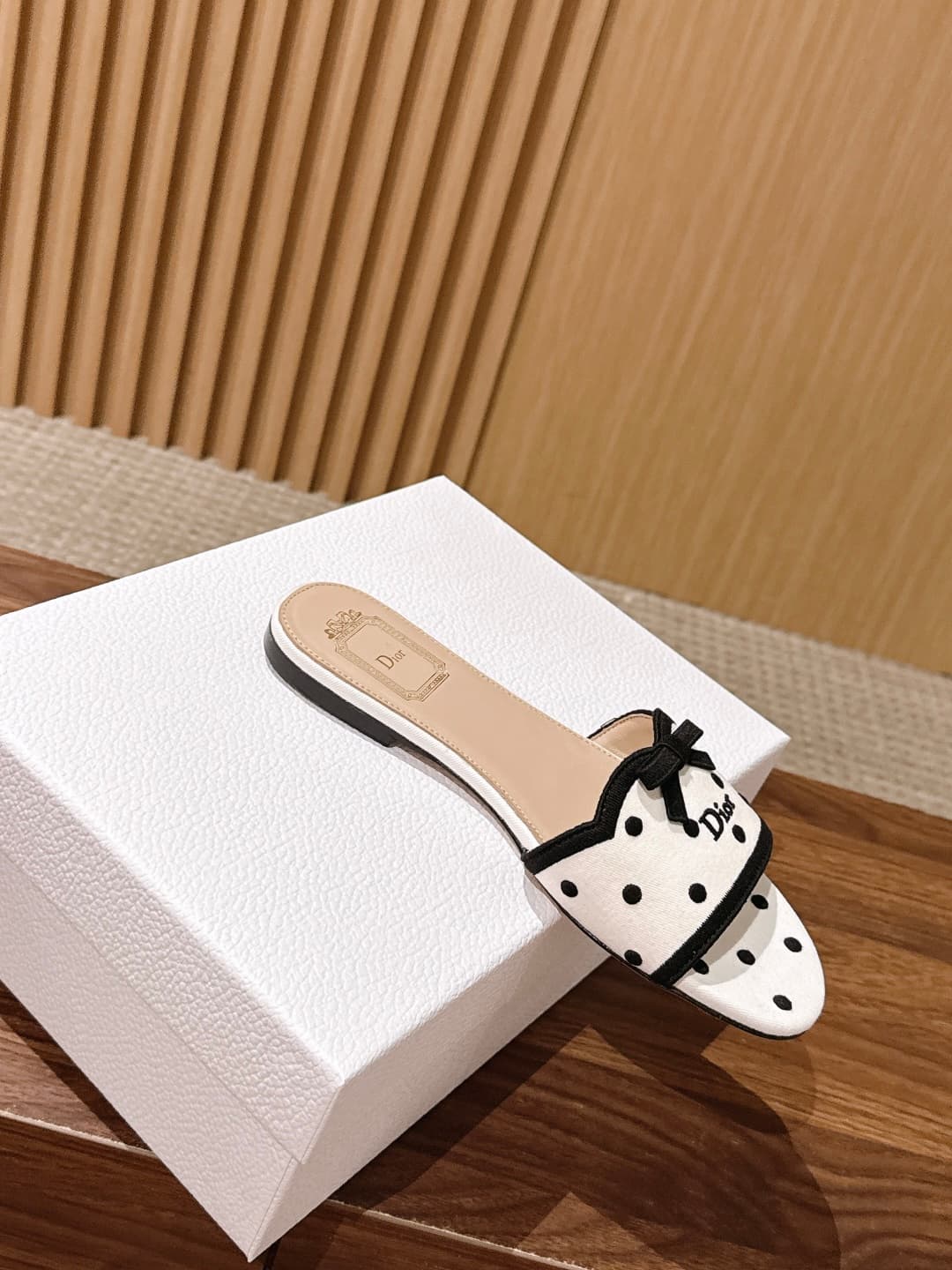 D5795 CHRISTIAN DIOR Early Autumn new collection with dots and bow details, casual sandals — image 3