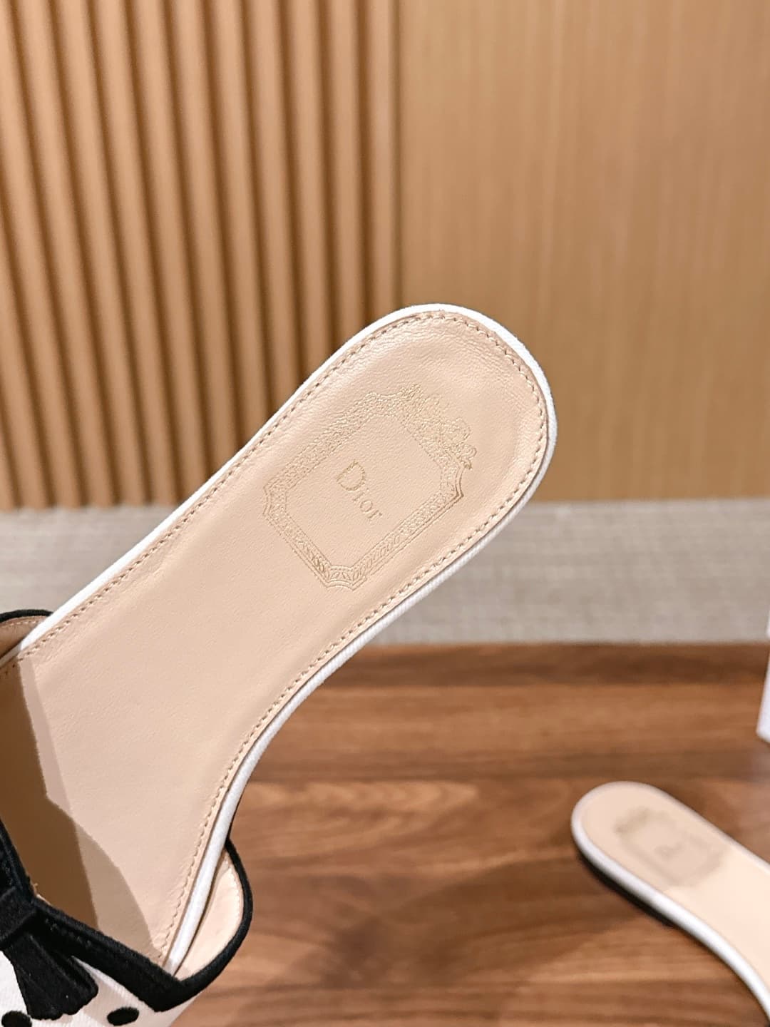 D5795 CHRISTIAN DIOR Early Autumn new collection with dots and bow details, casual sandals — image 7