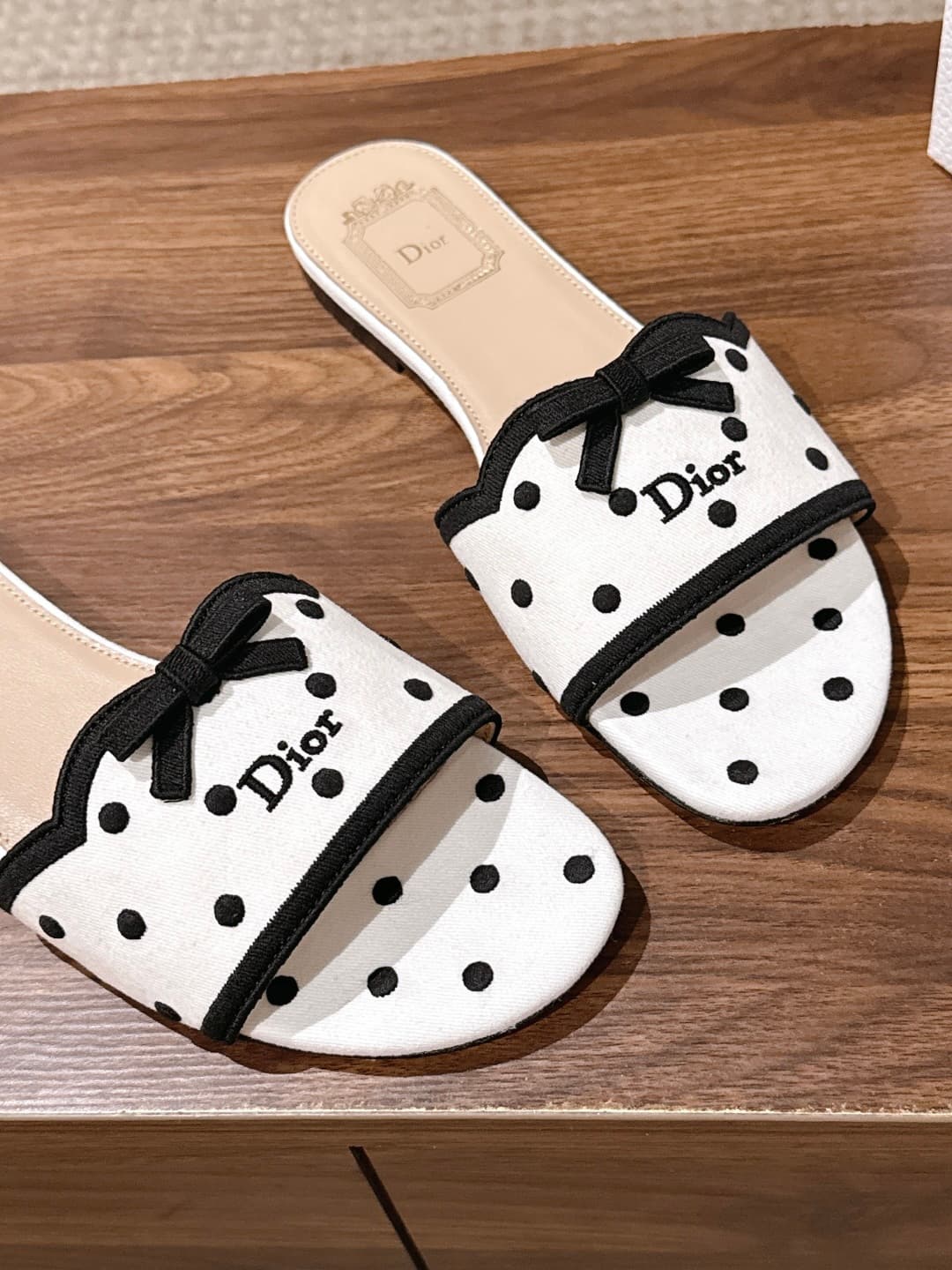 D5795 CHRISTIAN DIOR Early Autumn new collection with dots and bow details, casual sandals — image 6