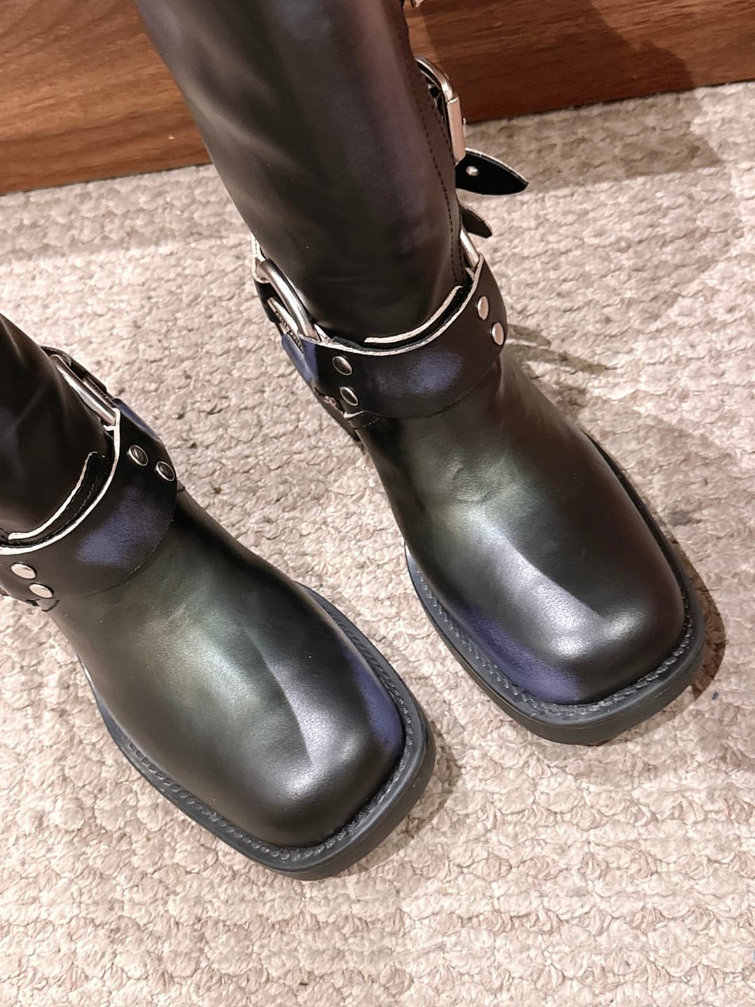 D10572 MIU MIU: Classic autumn/winter boots with full buckles, designed for fashion shows. They are short boots with a worn-out look and a leather-like texture! — image 6