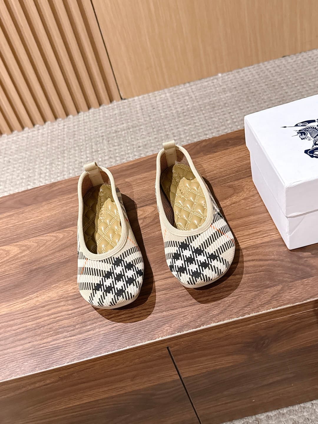 D3134 [Wangshan Product] BURBERRY Water Slide Collection – Ballroom Shoes for Ballet — image 1