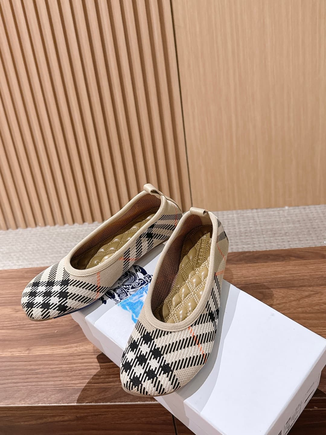 D3134 [Wangshan Product] BURBERRY Water Slide Collection – Ballroom Shoes for Ballet — image 4
